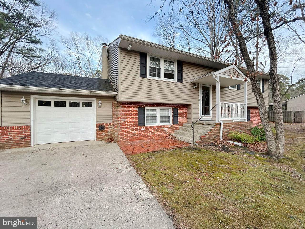 213 Oak Lane - Photo 1