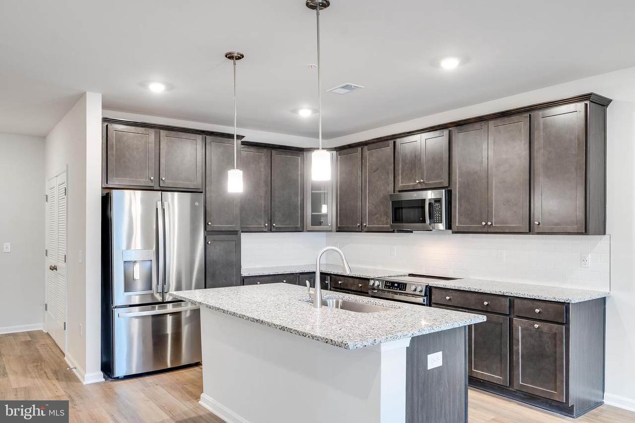https://bt-photos.global.ssl.fastly.net/brightmls/1280_boomver_2_804287387300-2.jpg