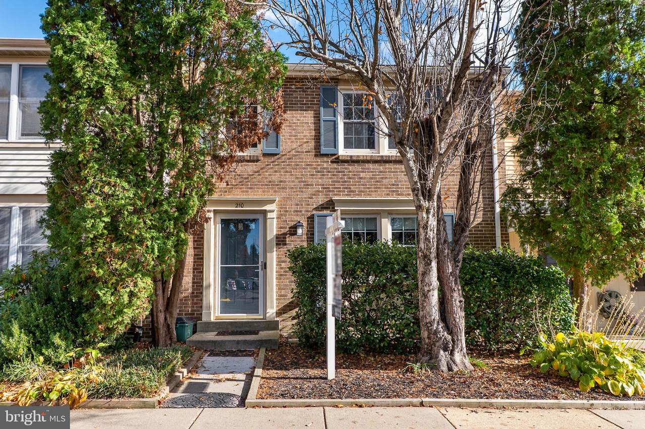 210 Whitcliff Court - Photo 1