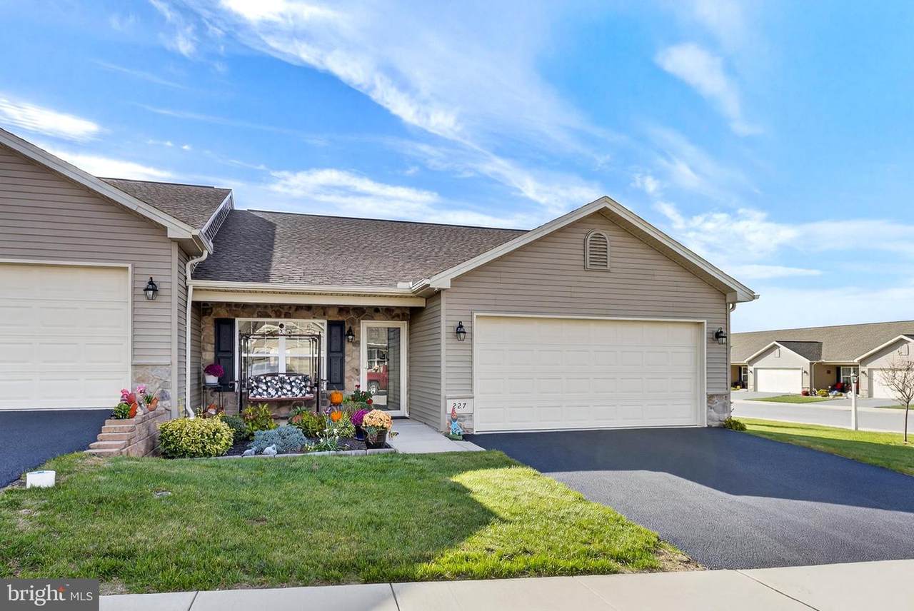 227 Jutland Way - Photo 1