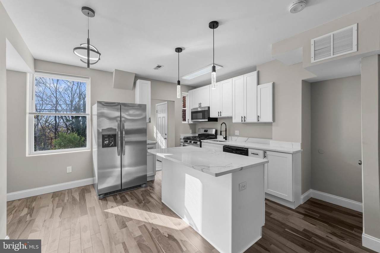 3307 Ravenwood Avenue - Photo 1