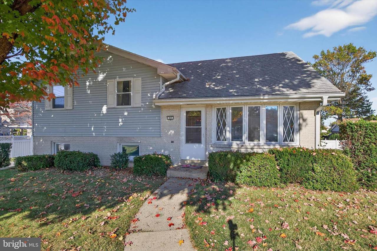 27 Rosemont Avenue - Photo 1