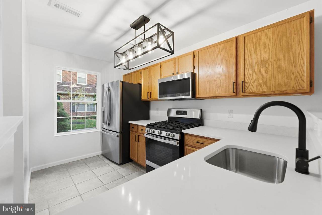 1535 Benjamin Franklin Court - Photo 1