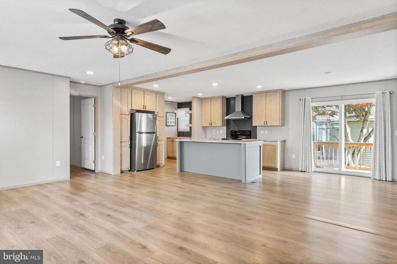 52 Colonial Lane - Photo 1