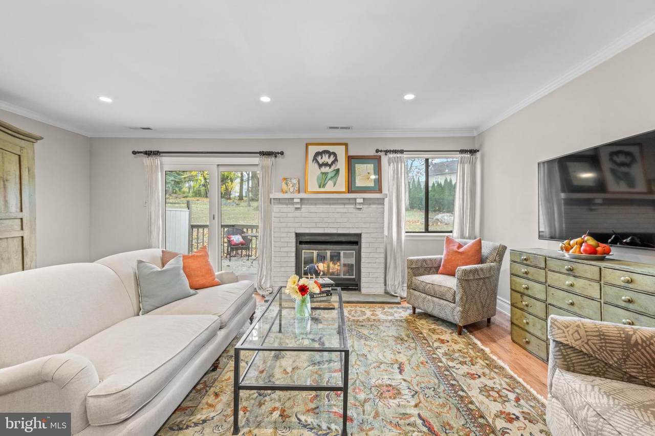 906 Bismark Way - Photo 1