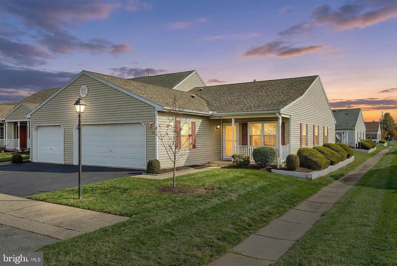 1043 Village Way - Photo 1