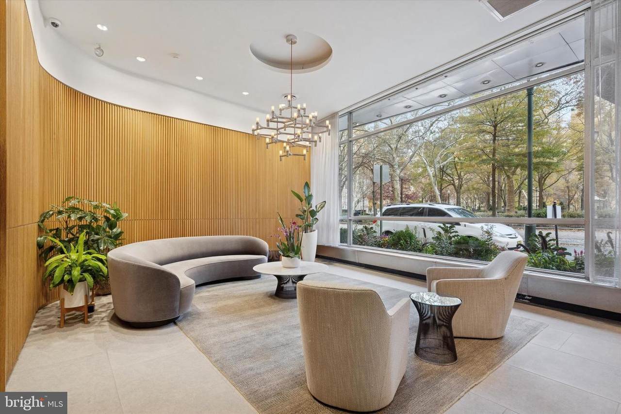 220 Rittenhouse Square - Photo 1