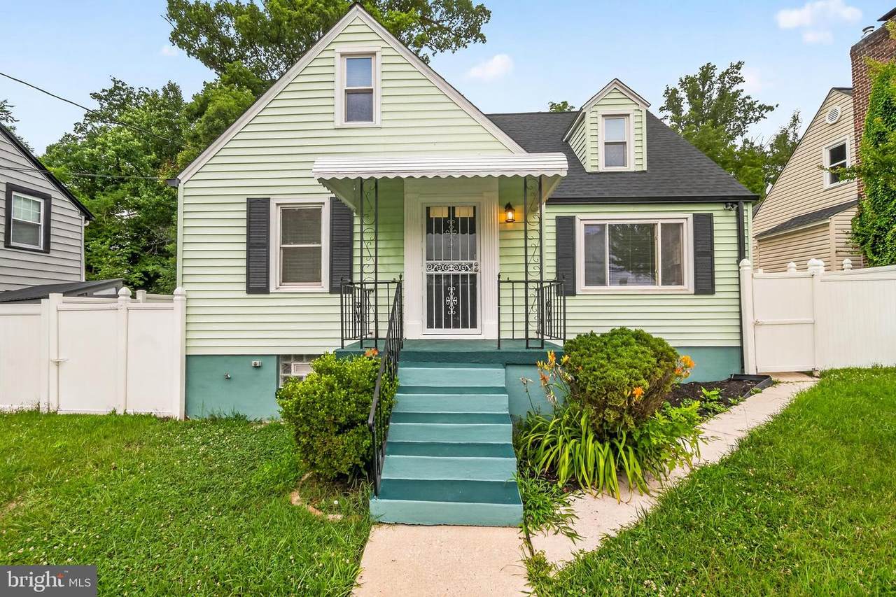 1910 Park Place - Photo 1