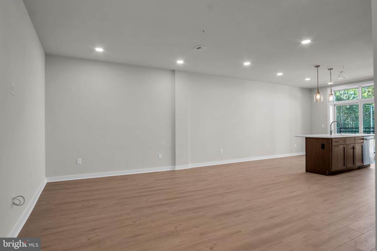 https://bt-photos.global.ssl.fastly.net/brightmls/1280_boomver_2_804348583240-2.jpg