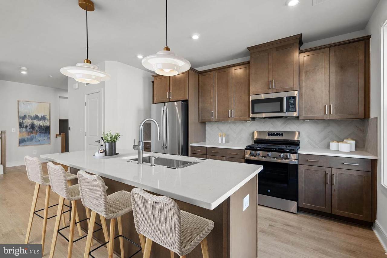 43298 Farringdon Square - Photo 1