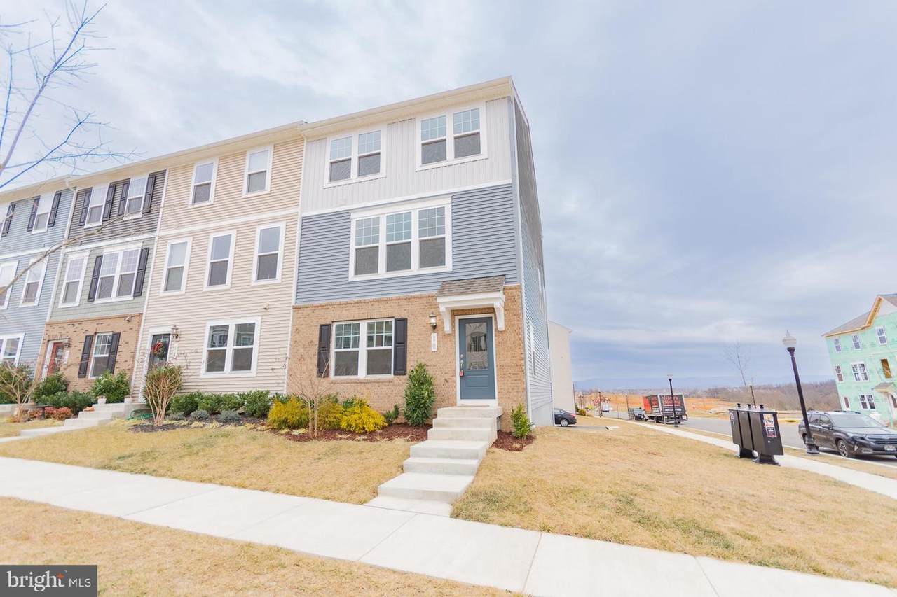 10 Capitol Mews - Photo 1