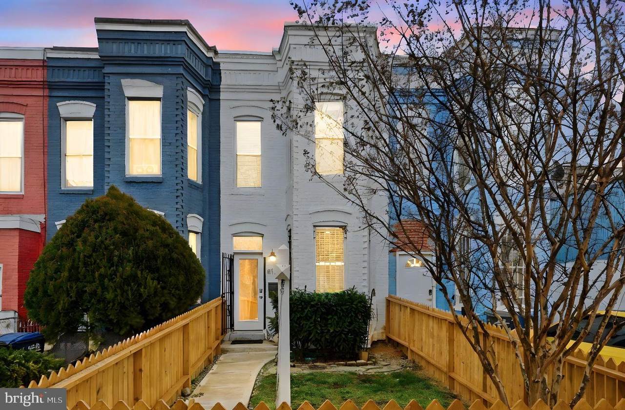 813 12TH Street - Photo 1