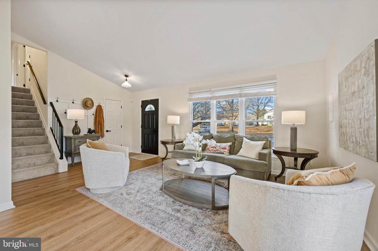 1231 Caldwell Ct N - Photo 1