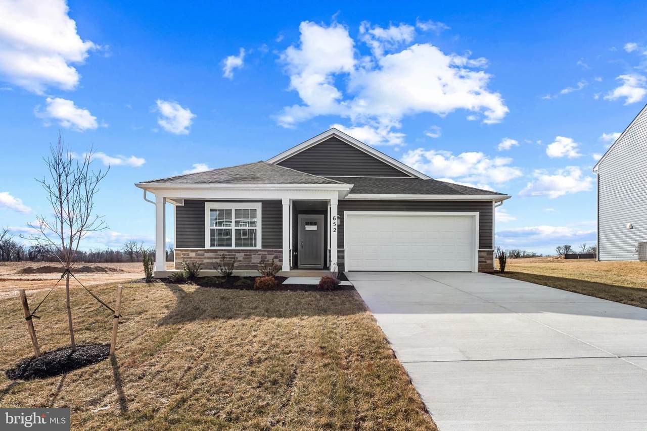 645 Armstrong Avenue - Photo 1