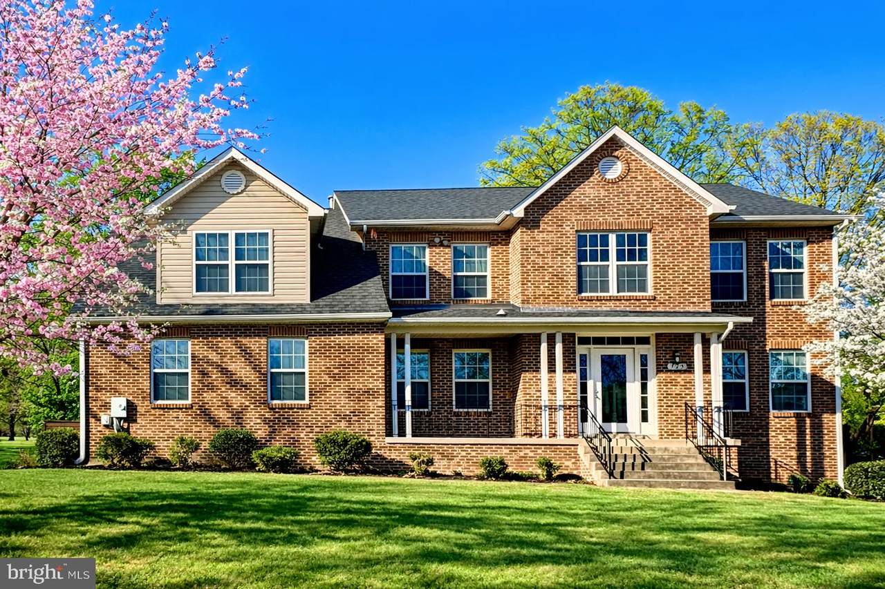 725 Gleneagles Drive - Photo 1