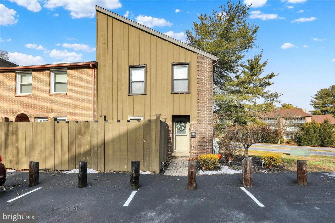 1 Club Lane - Photo 1