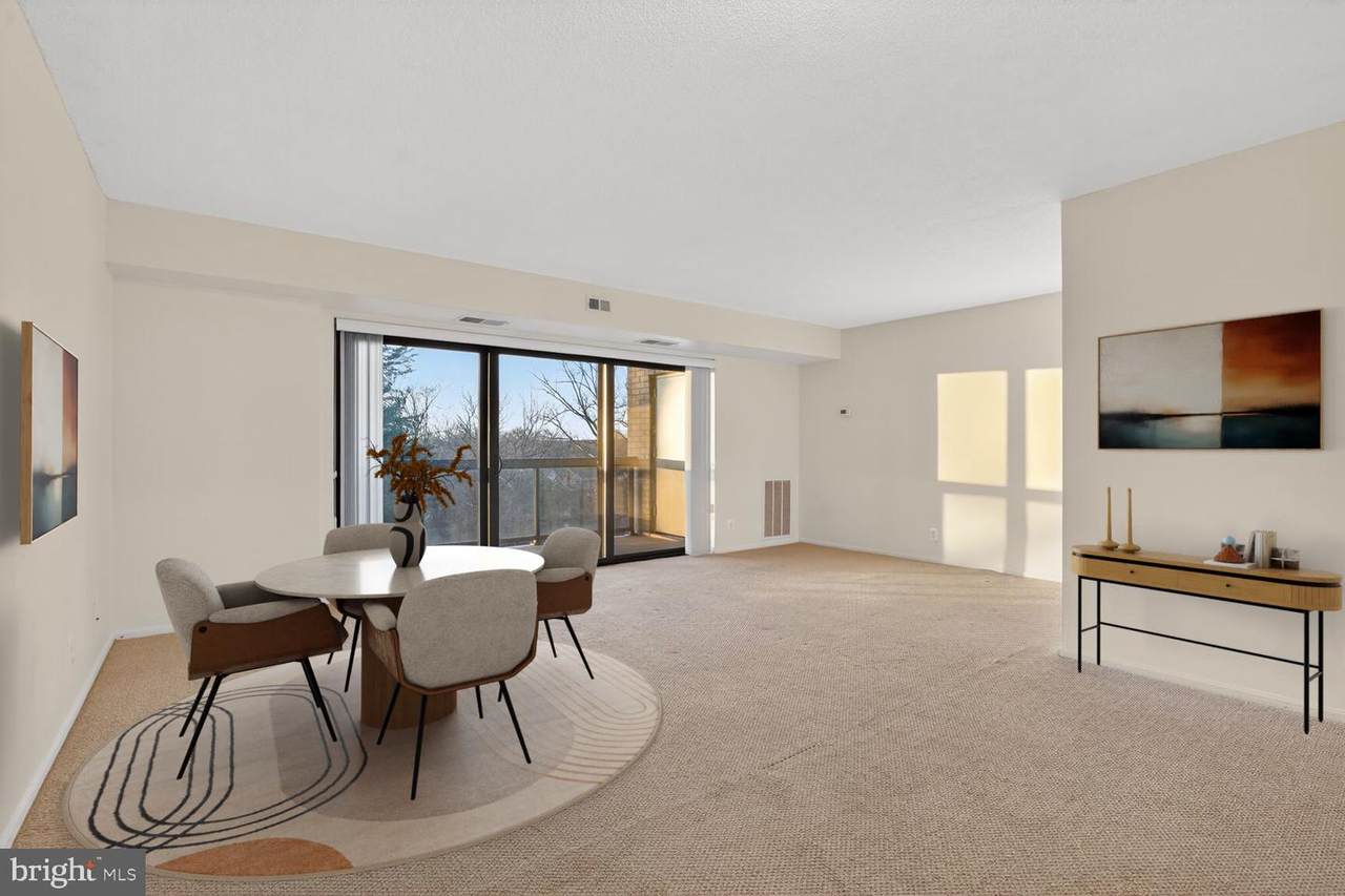 307 Yoakum Parkway - Photo 1