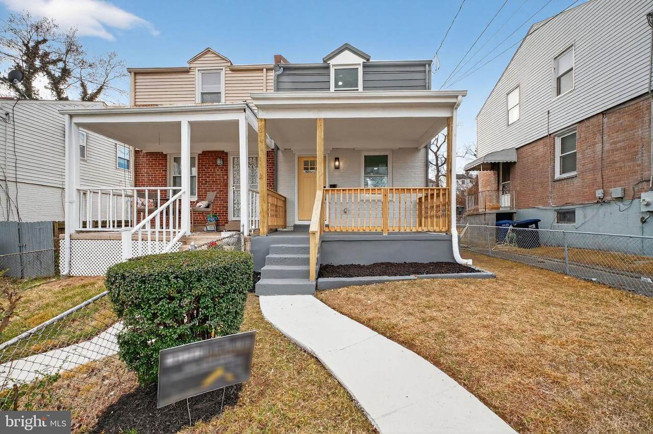 840 Division Avenue - Photo 1