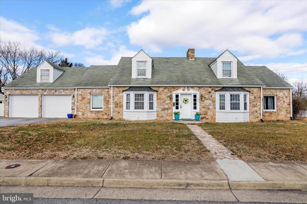 425 15TH Street - Photo 1