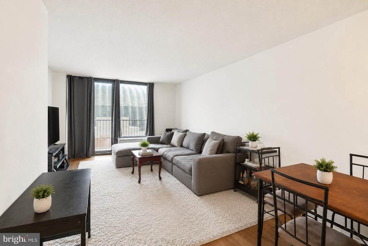 1420 Locust Street - Photo 1