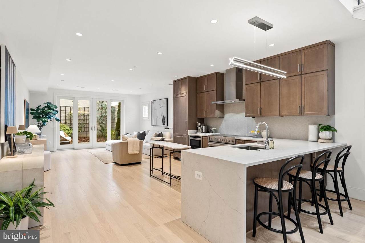 32 Kings Court - Photo 1