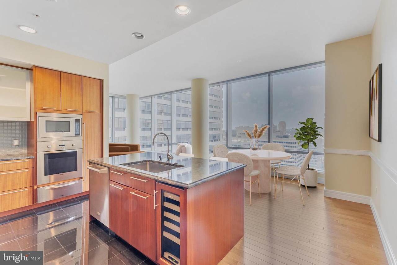 1414 Penn Square - Photo 1