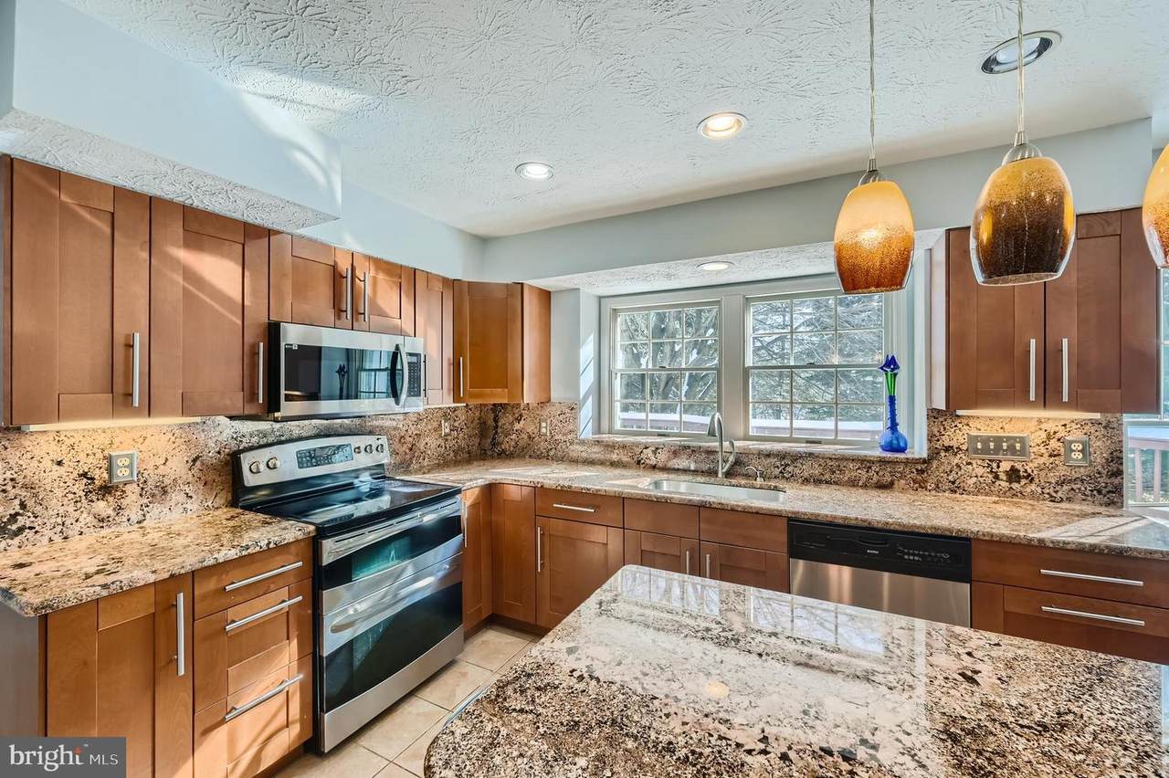 8 Sapphire Hill Court - Photo 1
