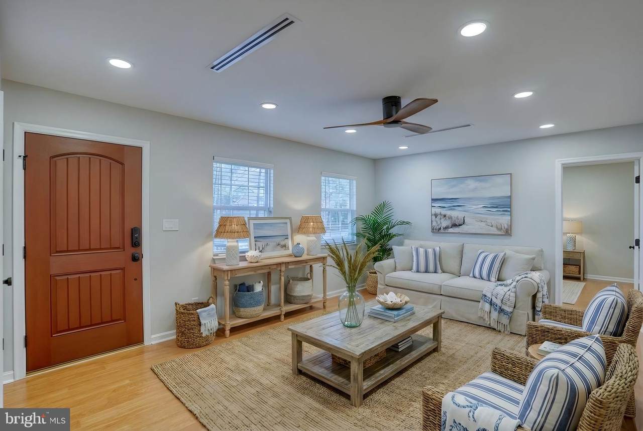 28 Lakewood Drive - Photo 1