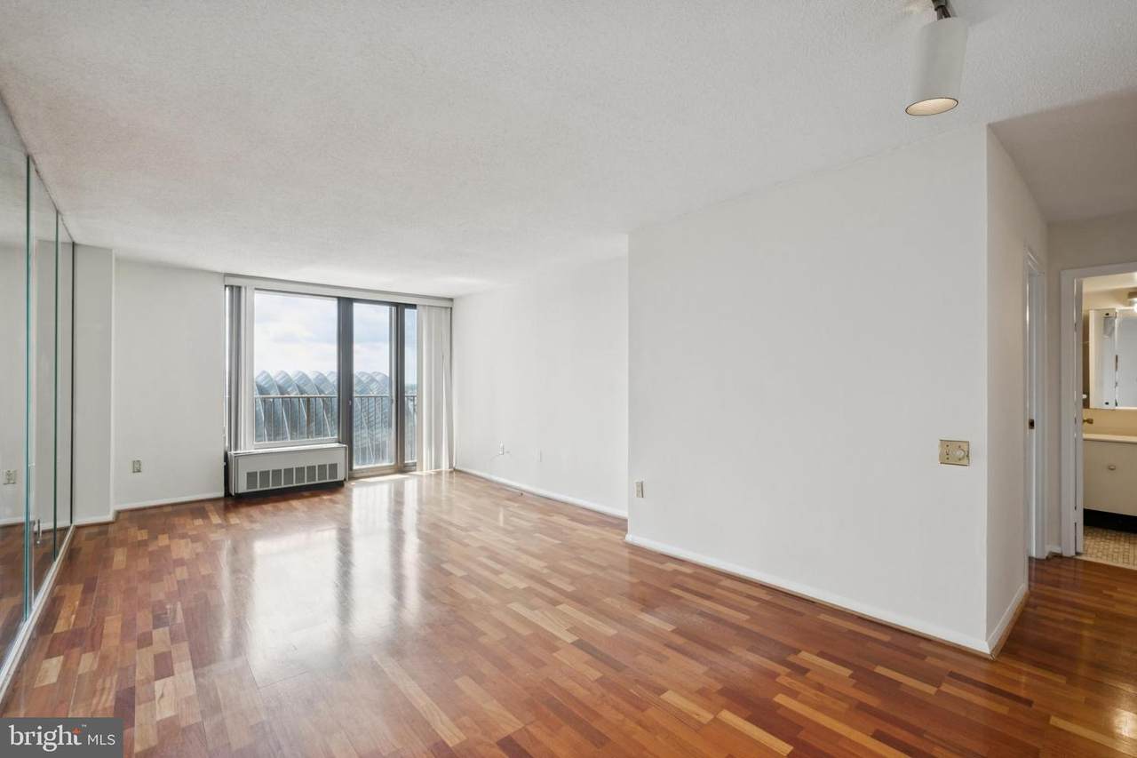 1420 Locust Street - Photo 1