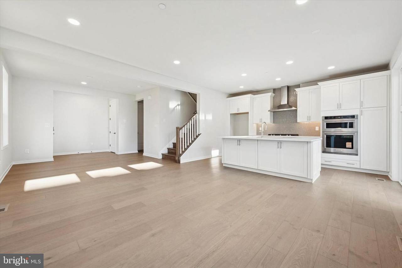 64 Alroy Road - Photo 1