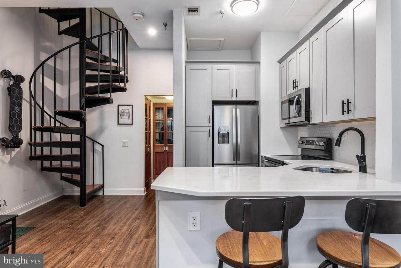 3 Columbus Boulevard - Photo 1