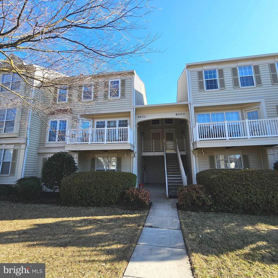 8202 Catbird Circle - Photo 1