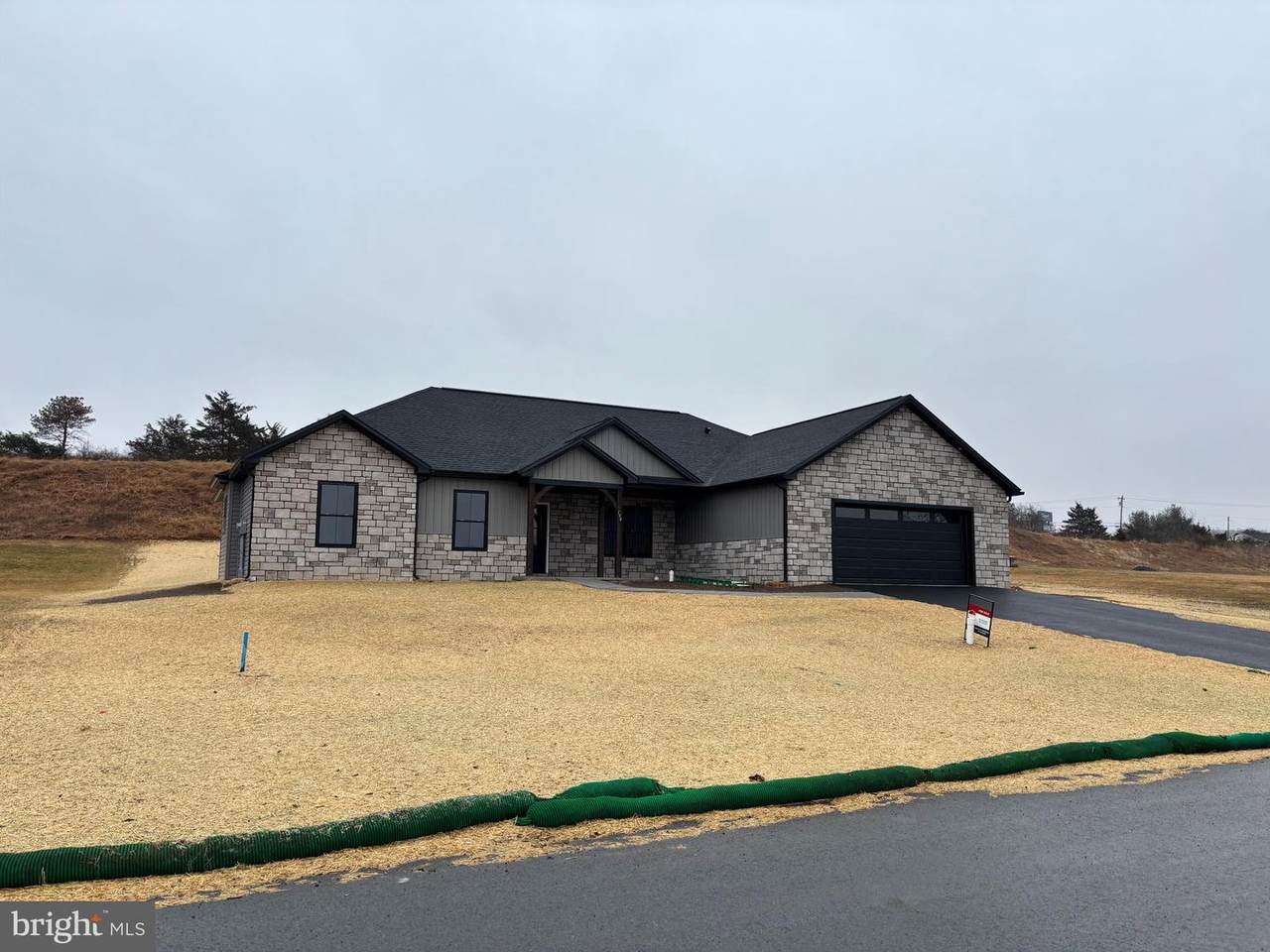 194 Meadowcreek Drive - Photo 1