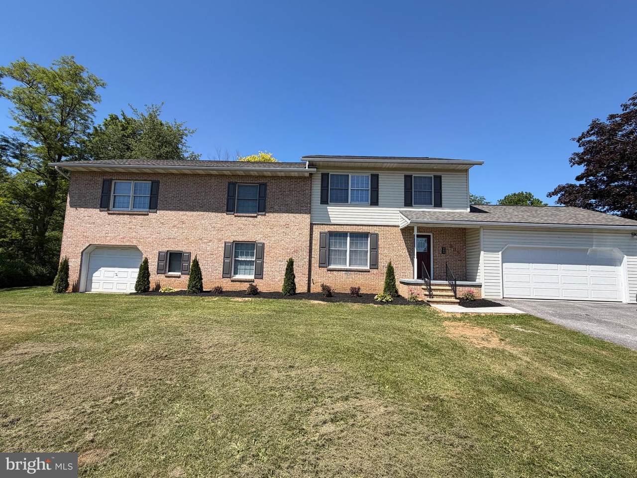 805 Antrim Lane - Photo 1