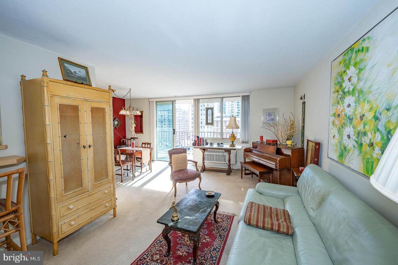 1919 Chestnut Street - Photo 1