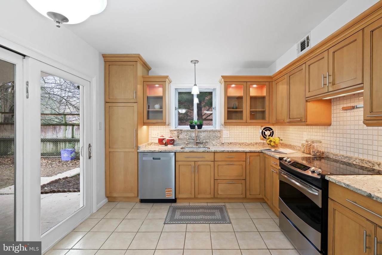 1618 Martha Terrace - Photo 1