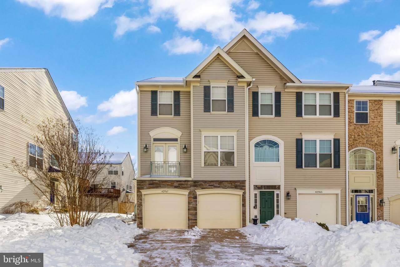 42967 Astell Street - Photo 1