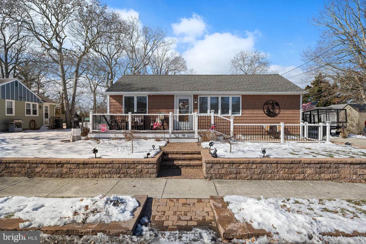 300 Eldredge Avenue - Photo 1