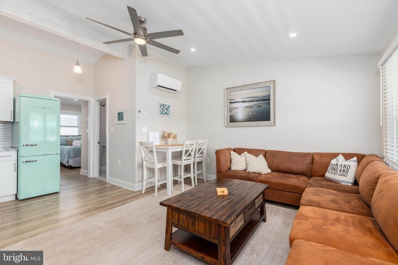 206 8TH Street - Photo 1