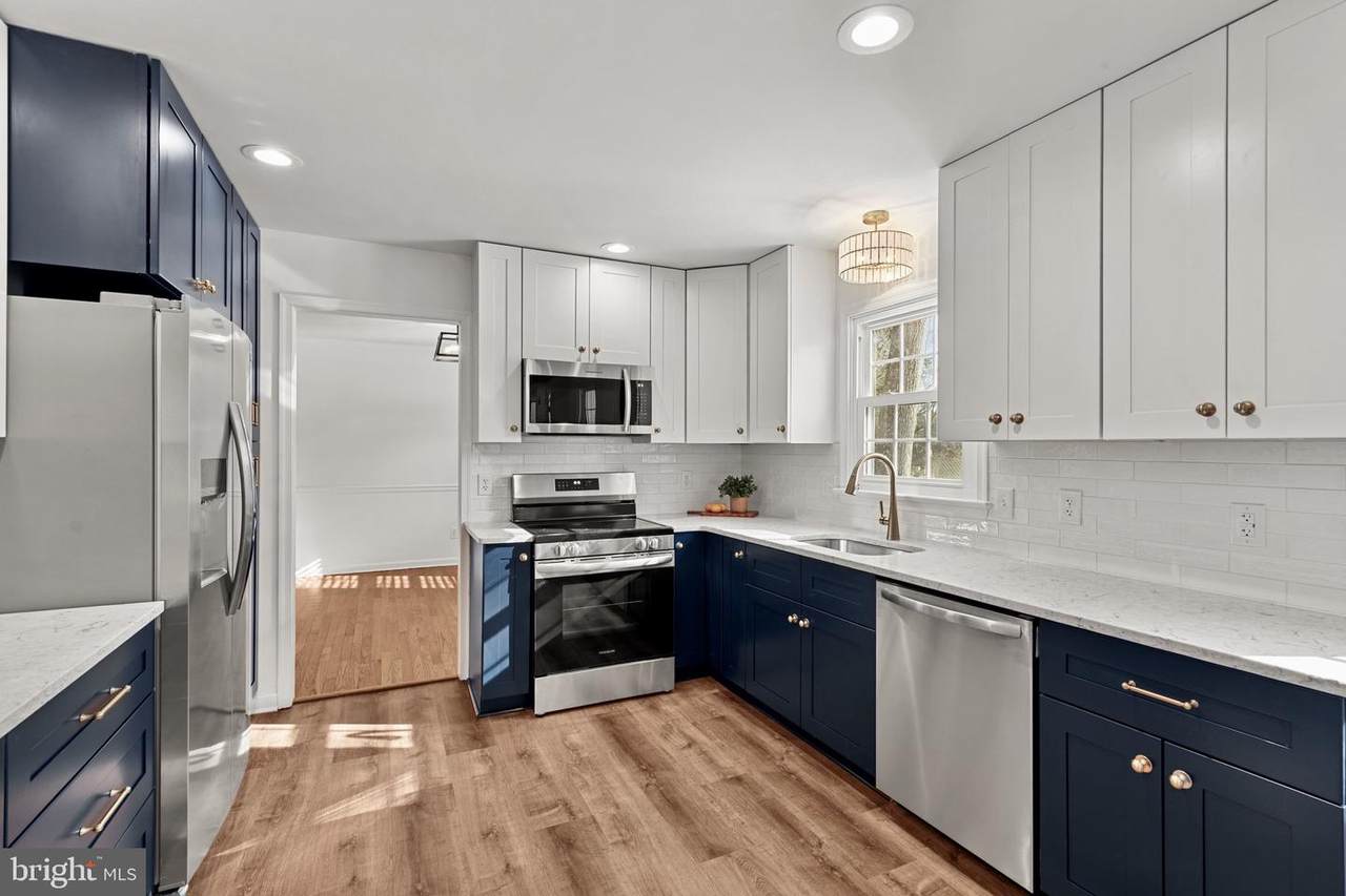 1011 Hinman Lane - Photo 1