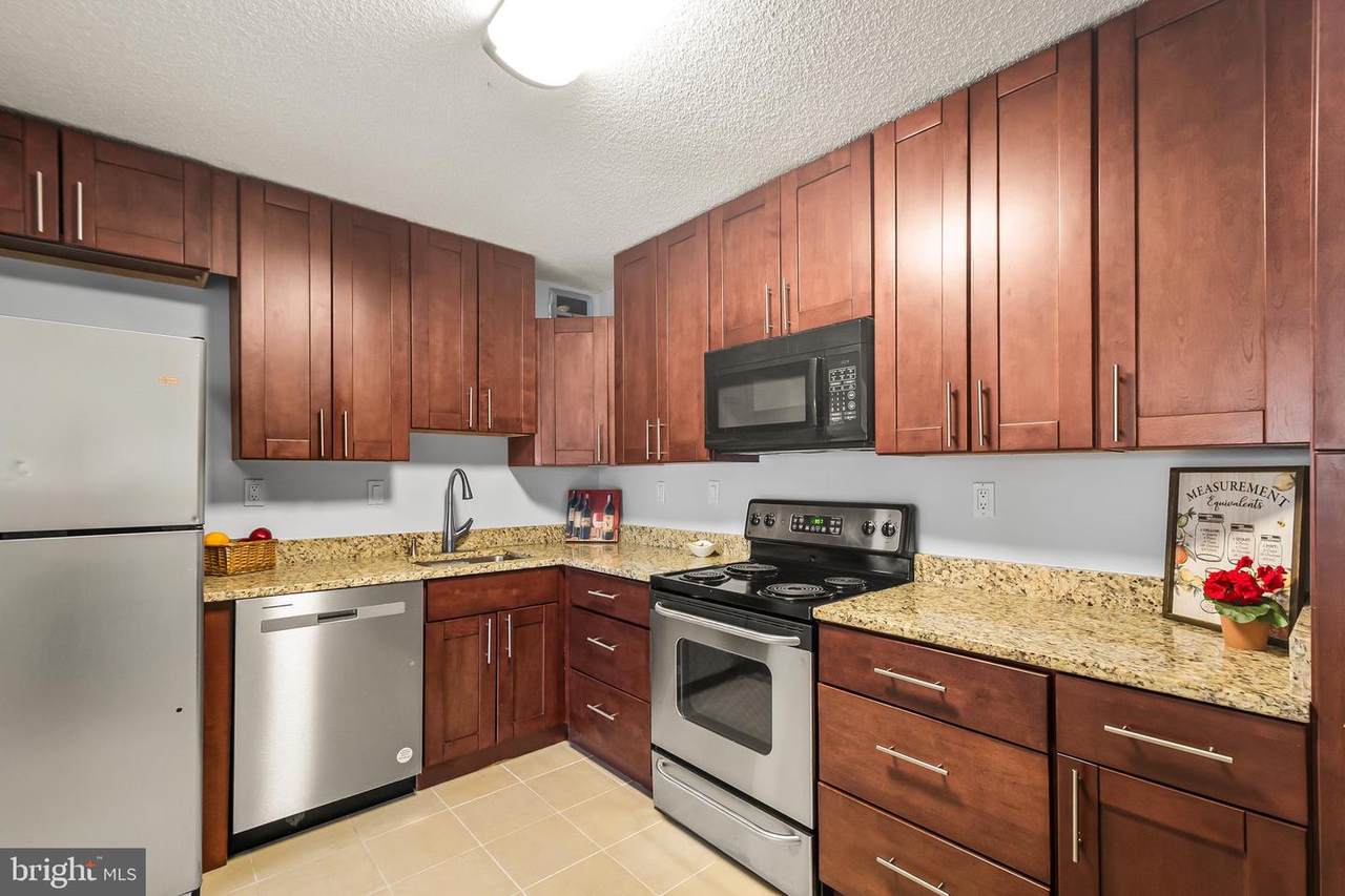 203 Yoakum Parkway - Photo 1
