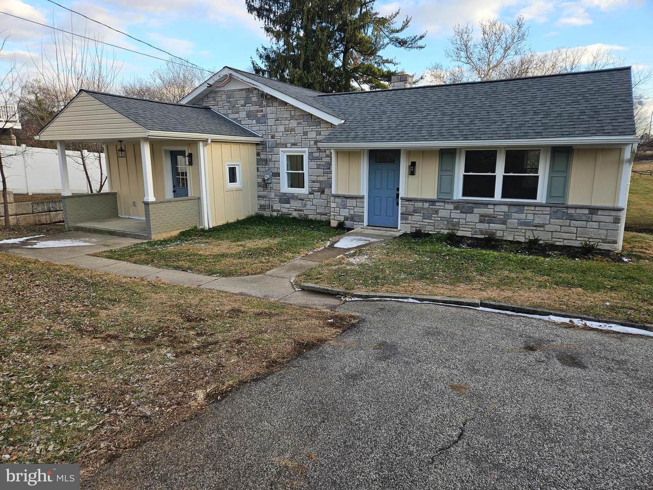 494 Coates Lane - Photo 1