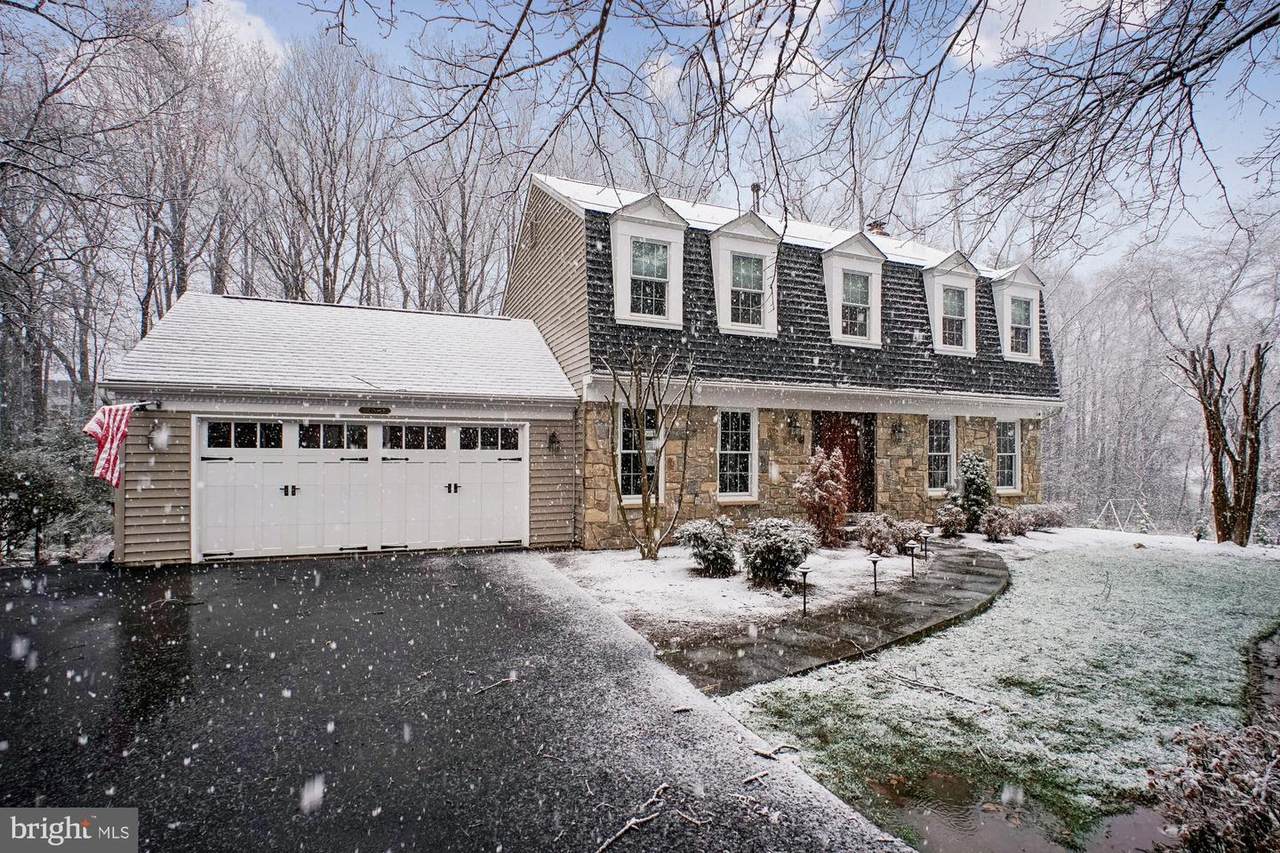 4623 University Drive - Photo 1