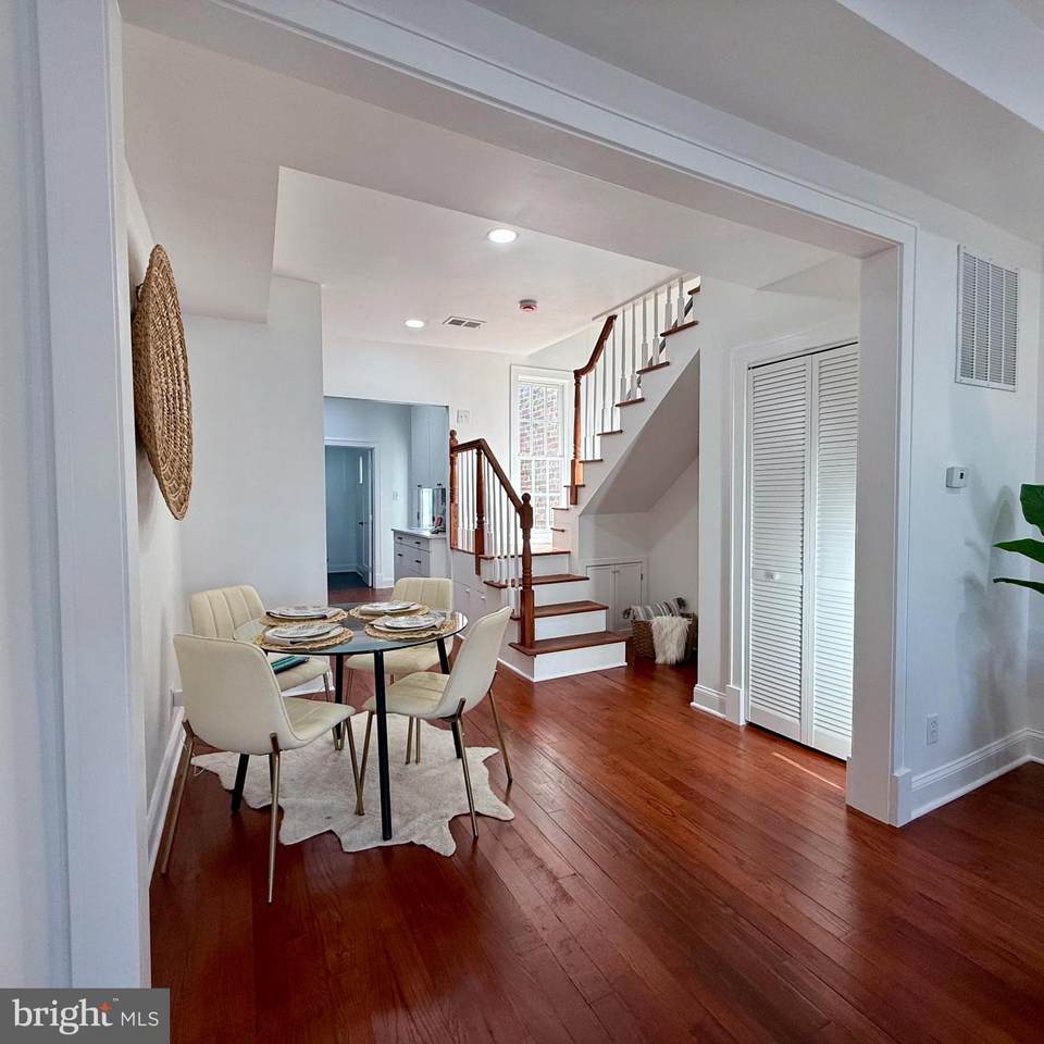 1113 Holbrook Terrace - Photo 1