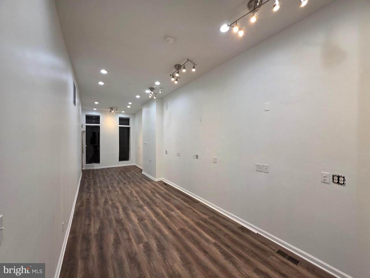 2412 Charles - Photo 1