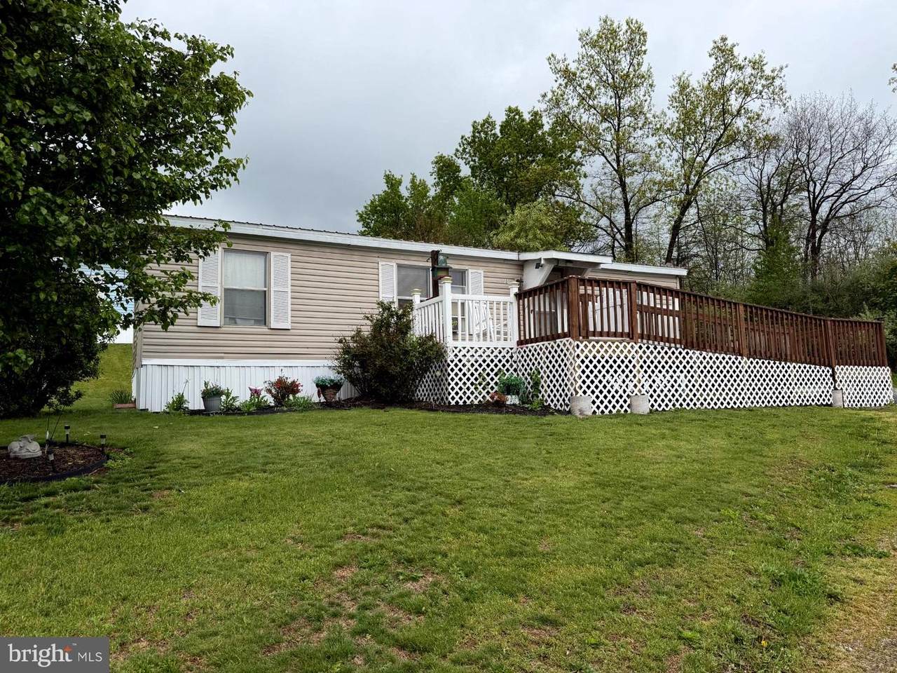 131 Sunset Drive - Photo 1