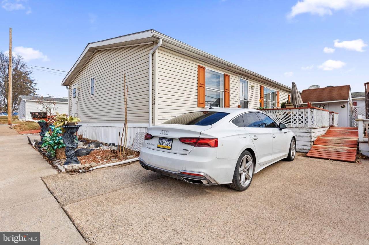 524 Pine Street - Photo 1
