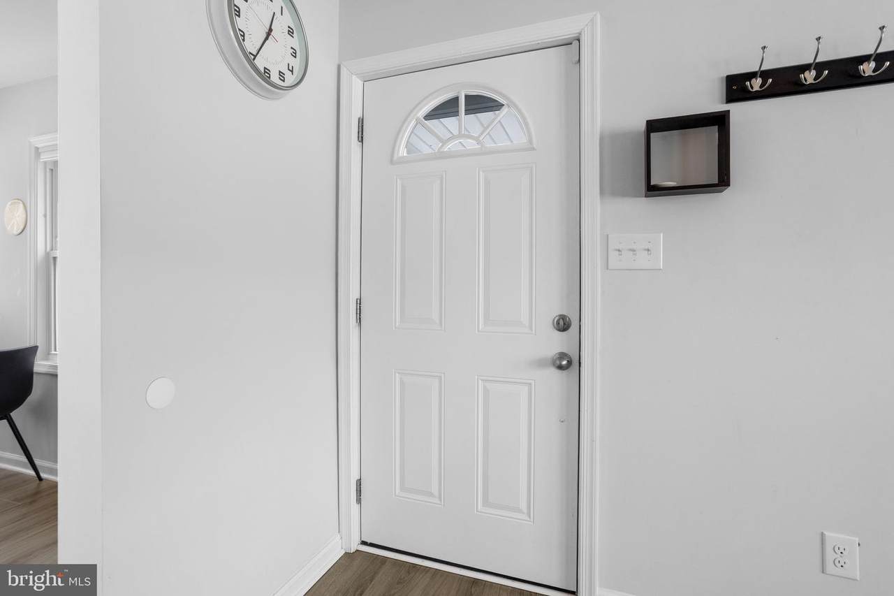 https://bt-photos.global.ssl.fastly.net/brightmls/1280_boomver_2_804553878274-2.jpg