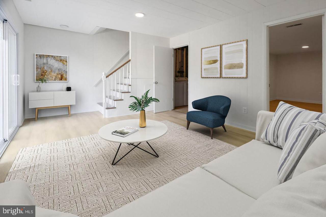 1132 James Madison Circle - Photo 1