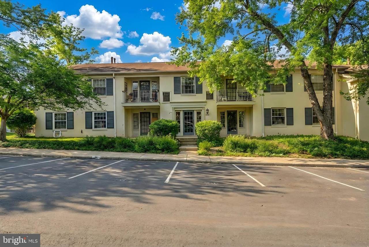 5902-B Queenston Street - Photo 1